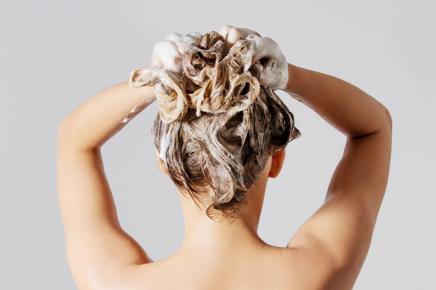 How to Properly Use Anti-Dandruff Shampoo