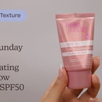 Hello Sunday The Illuminating One Glow Primer SPF50 | Texture