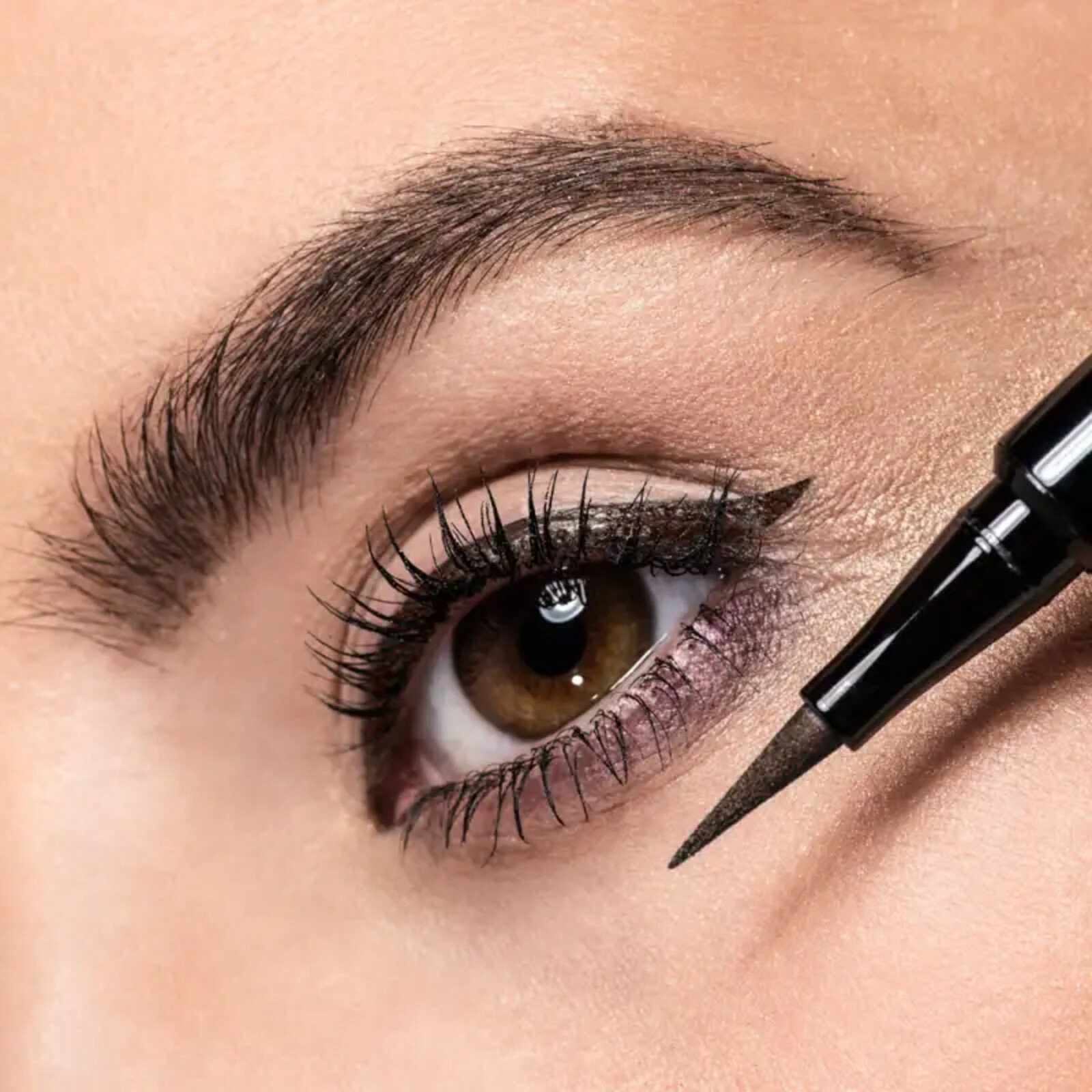 Artdeco مُحدد العيون السائل الثابت طويل الأمد Intense 04 Brown Line 0.6ml