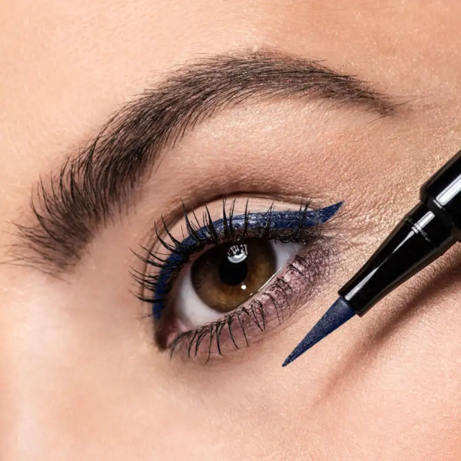 Artdeco محدد العيون السائل طويل الأمد Intense 12 Blue Line 0.6ml