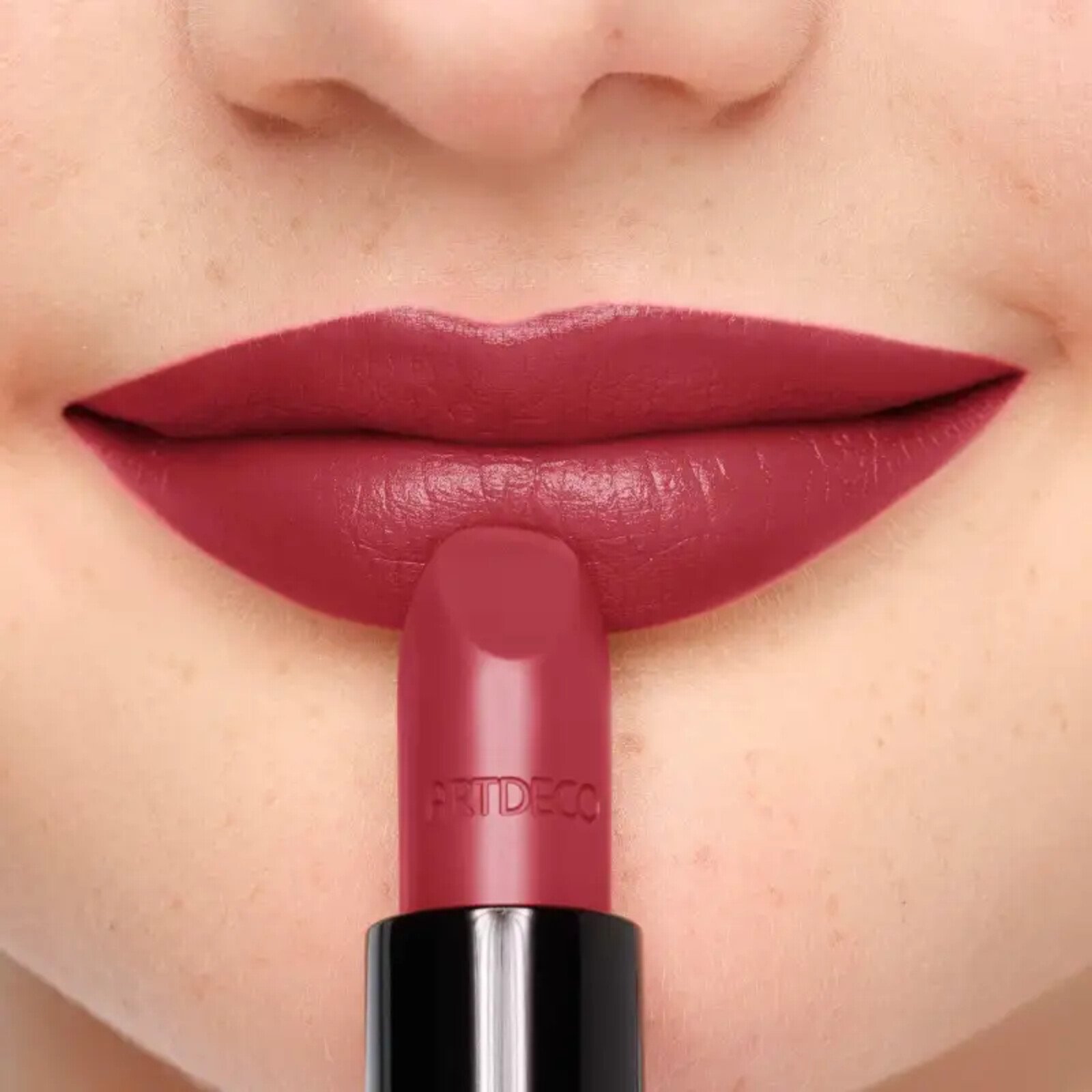 Artdeco Perfect Mat Lipstick 134 Dark Hibiscus 4g