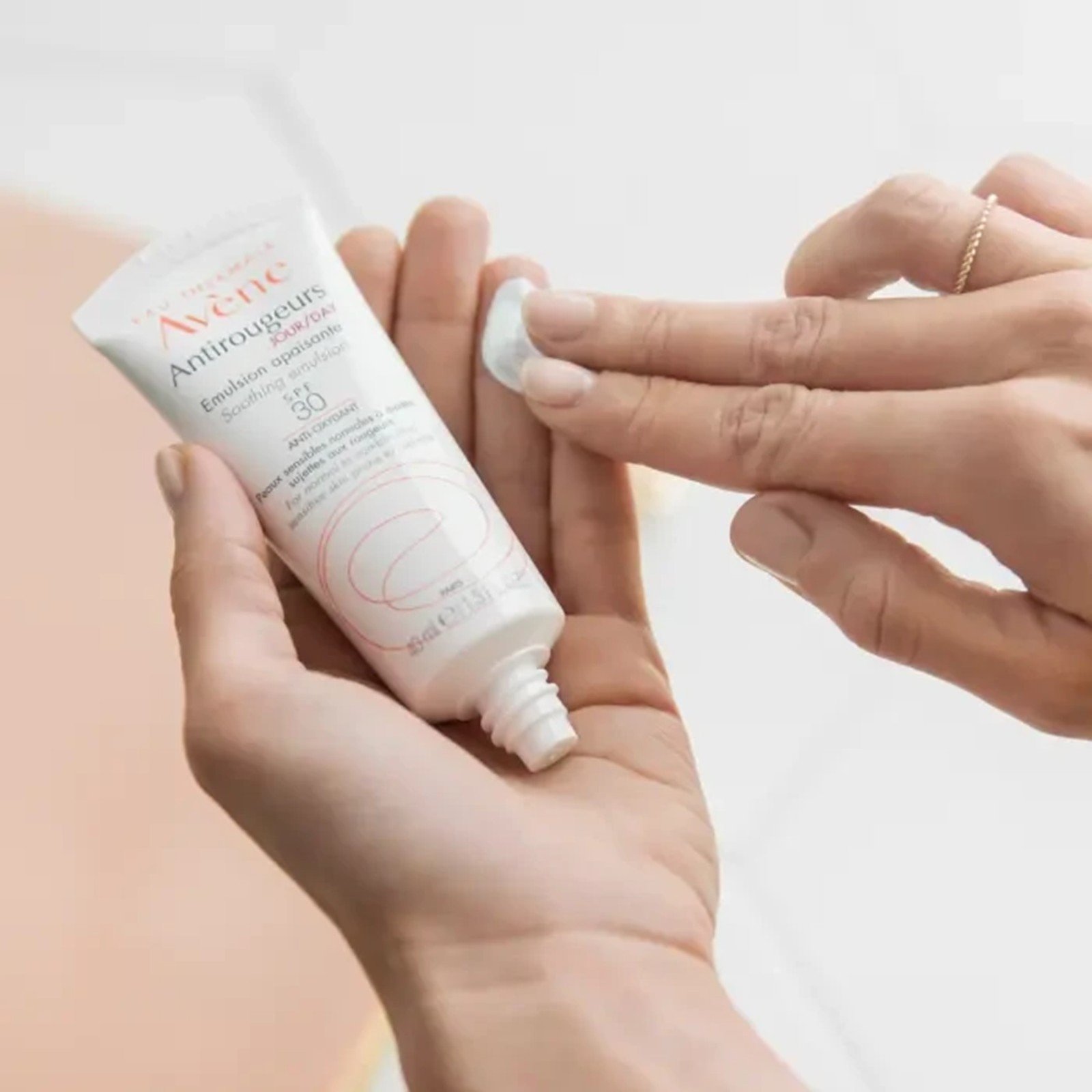 Avène Antirougeurs Day Anti-Oxydant Soothing Emulsion SPF30 40ml (1.35floz)