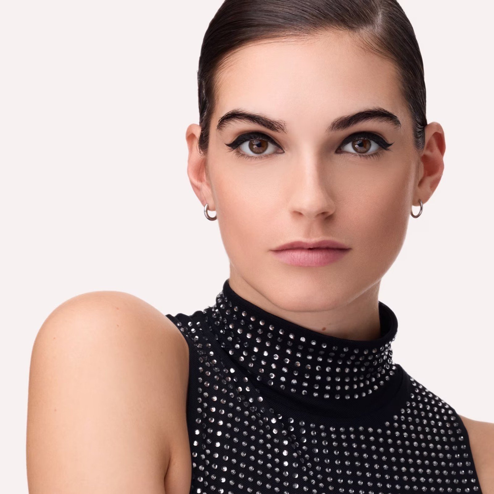 Catrice قلم تحديد العيون بفرشاة Hyper Liner 010 Classic Black 0.52 مل