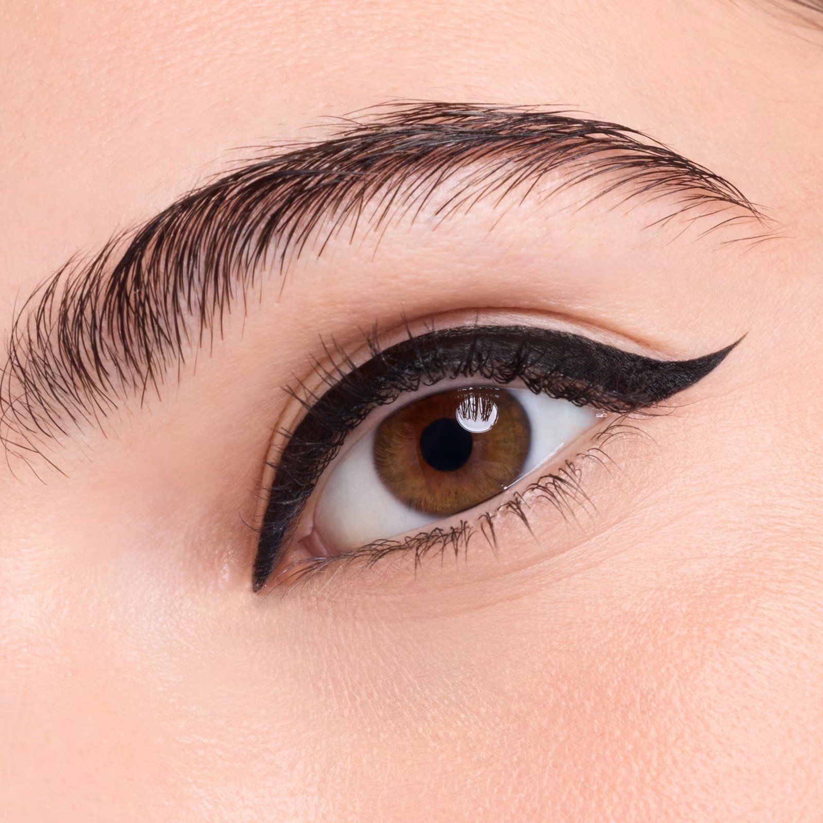 Catrice قلم تحديد العيون بفرشاة Hyper Liner 010 Classic Black 0.52 مل