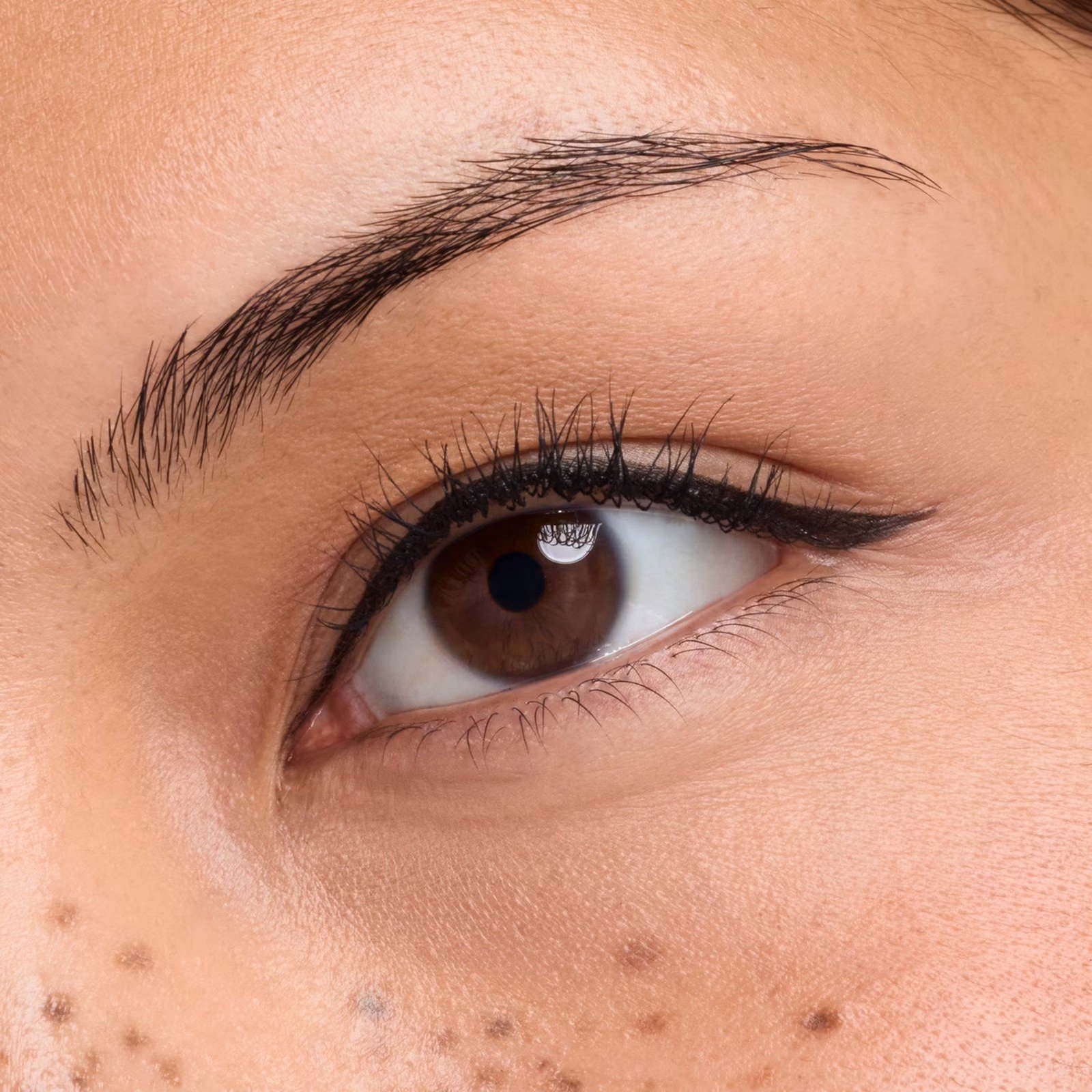 Catrice قلم تحديد العيون بفرشاة Hyper Liner 010 Classic Black 0.52 مل