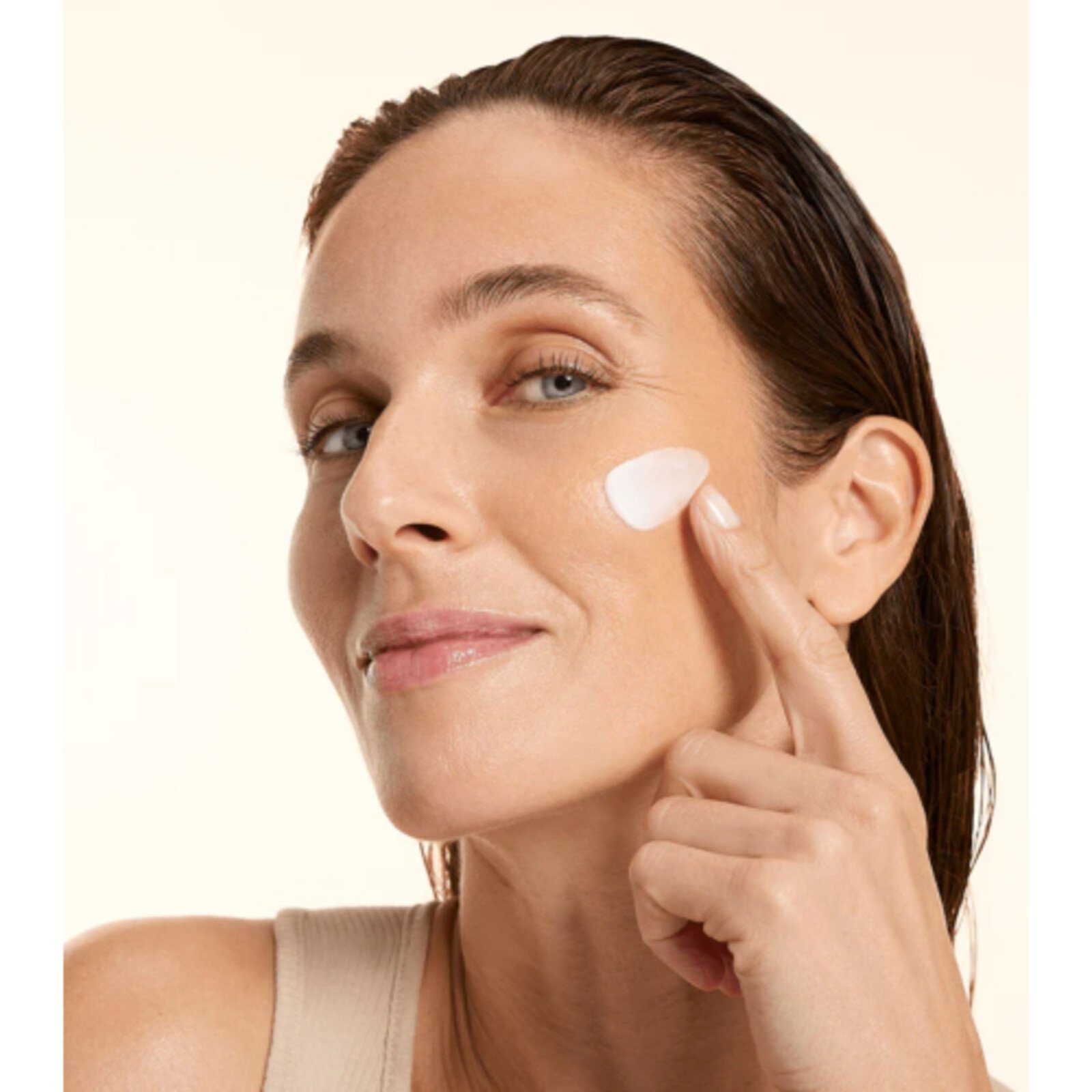 Embryolisse كريم ليلي مقشر مضاد للبقع الداكنة ومفتّح للبشرة 40ml