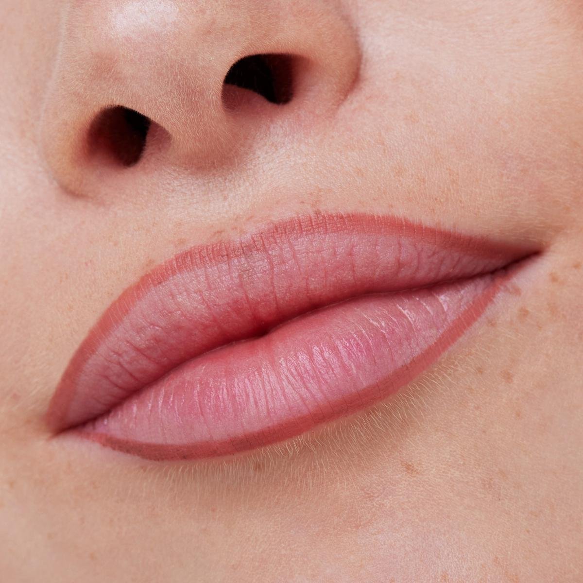 essence 8h Matte Comfort Lipliner 02 Silky Hazelnut 0.3g