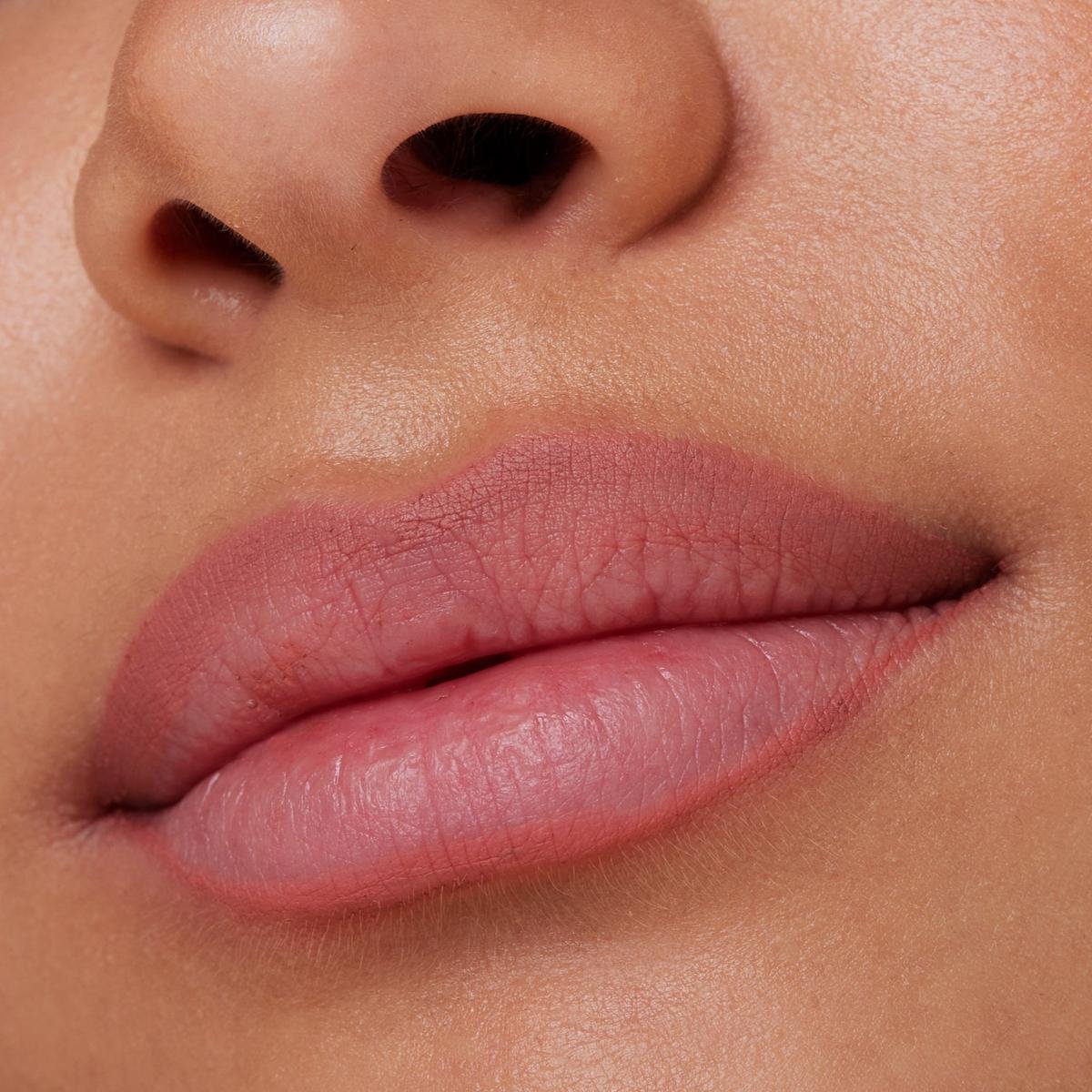 essence 8h Matte Comfort Lipliner 04 Rosy Nude 0.3g