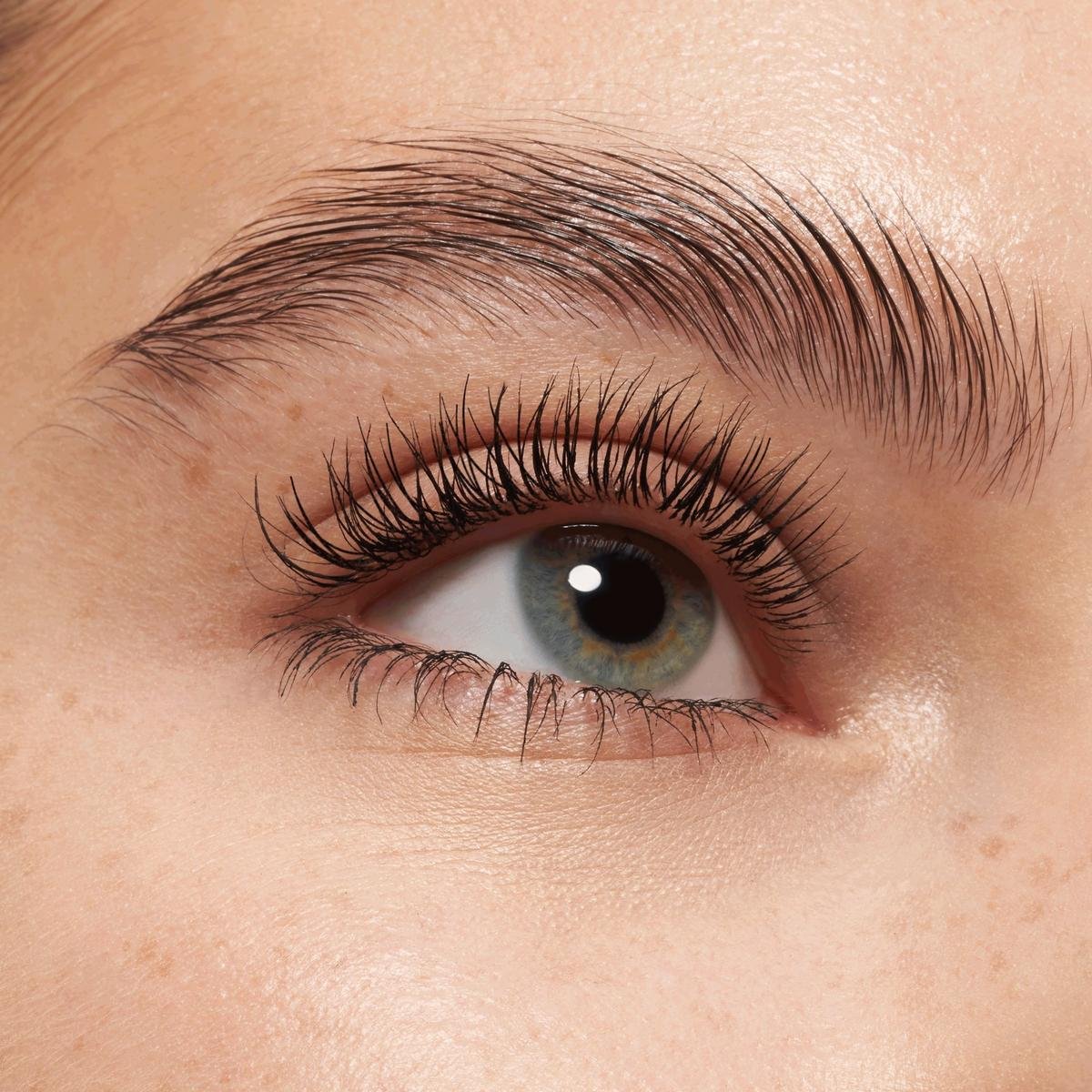 essence All Eyes on Me Multi-Effect Mascara 01 Soft Black 8ml