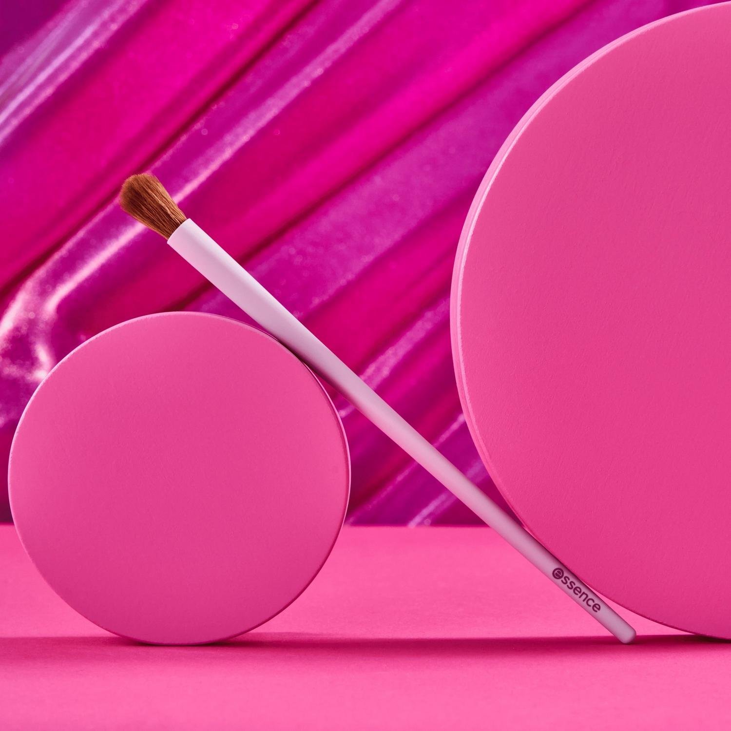 essence All in One Blending Brush 01 Blending Hero