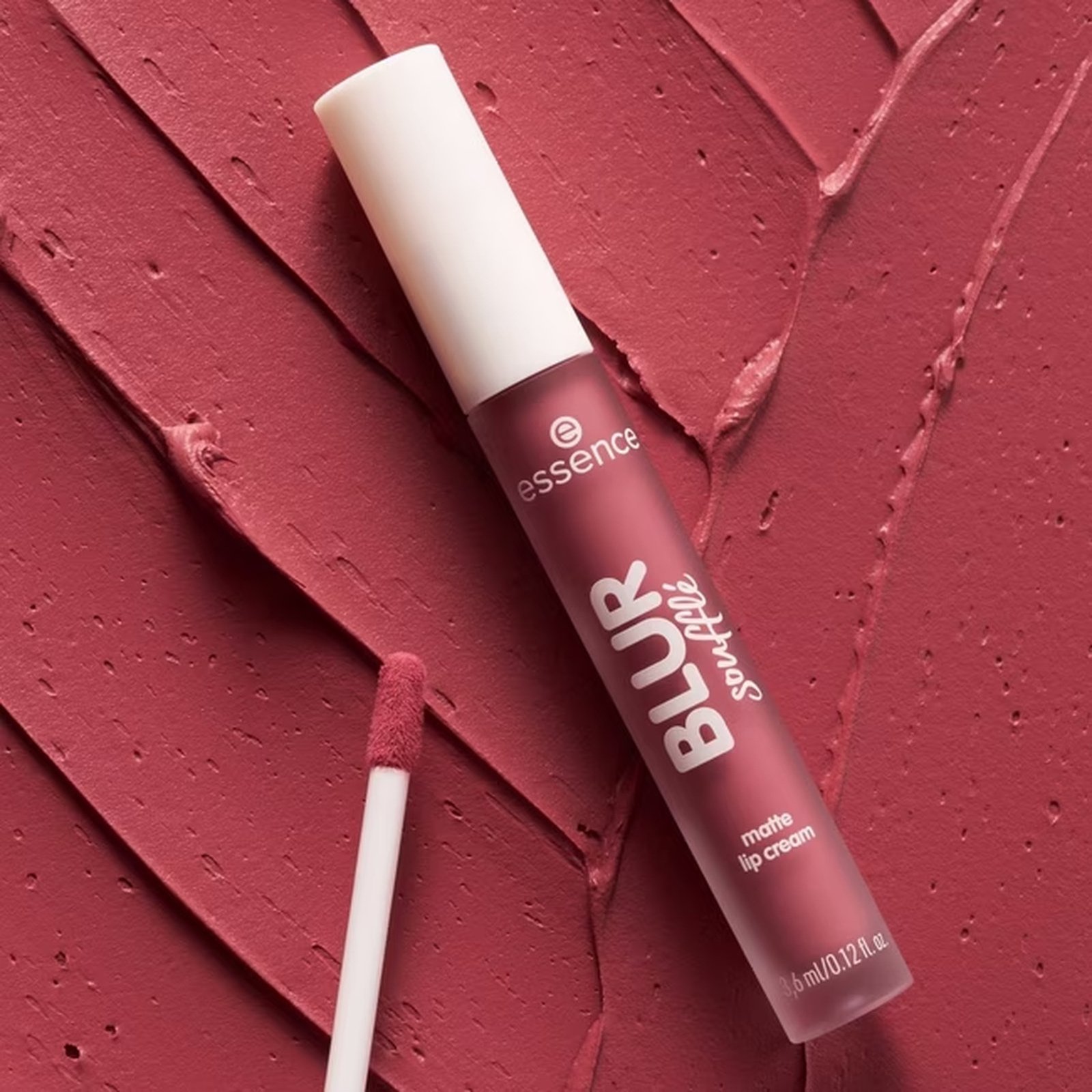 essence BLUR Crème à lèvres mate « Soufflé » 05 Crush Hour 3,6 ml