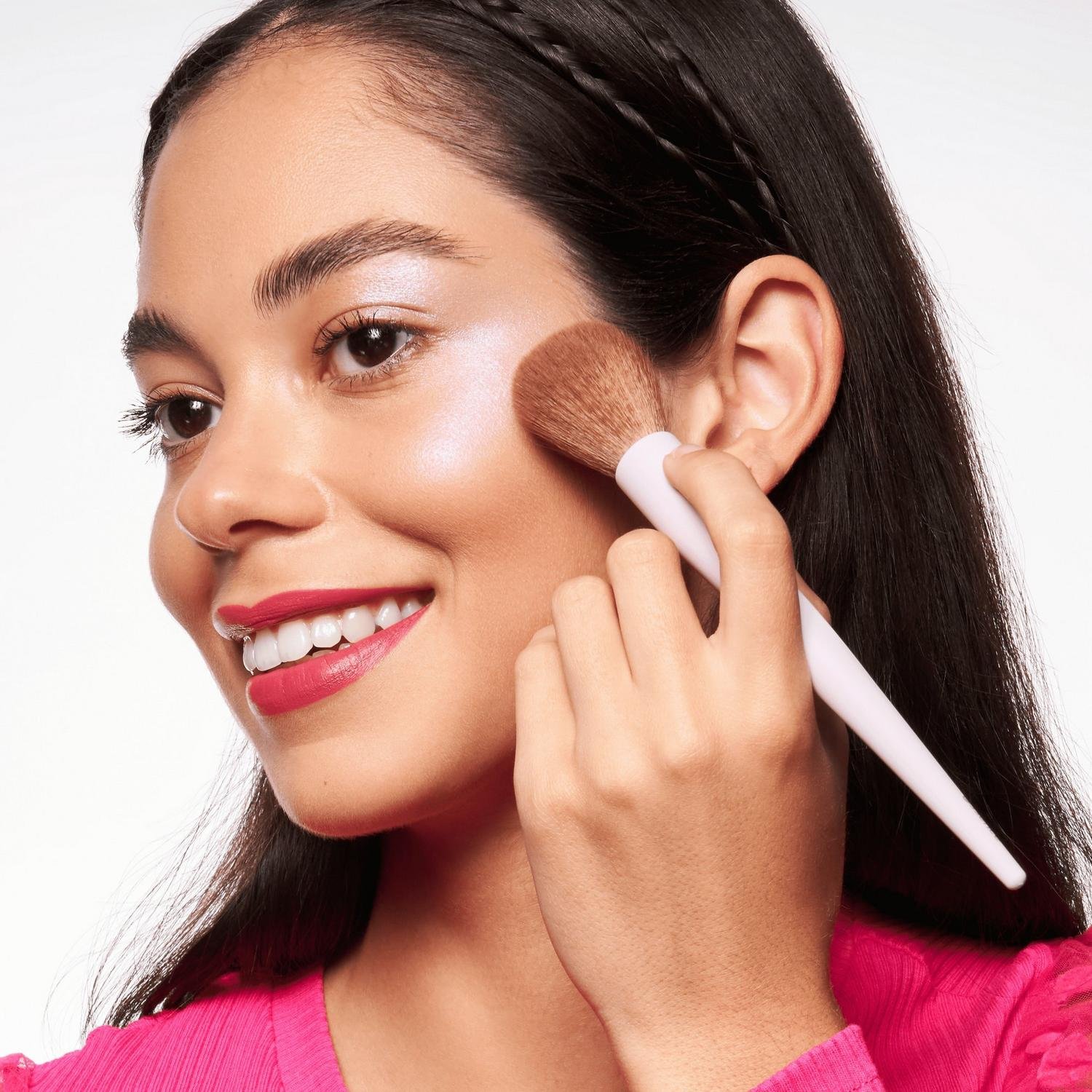 essence Blush & Highlighter Brush 01 It's Glow Time