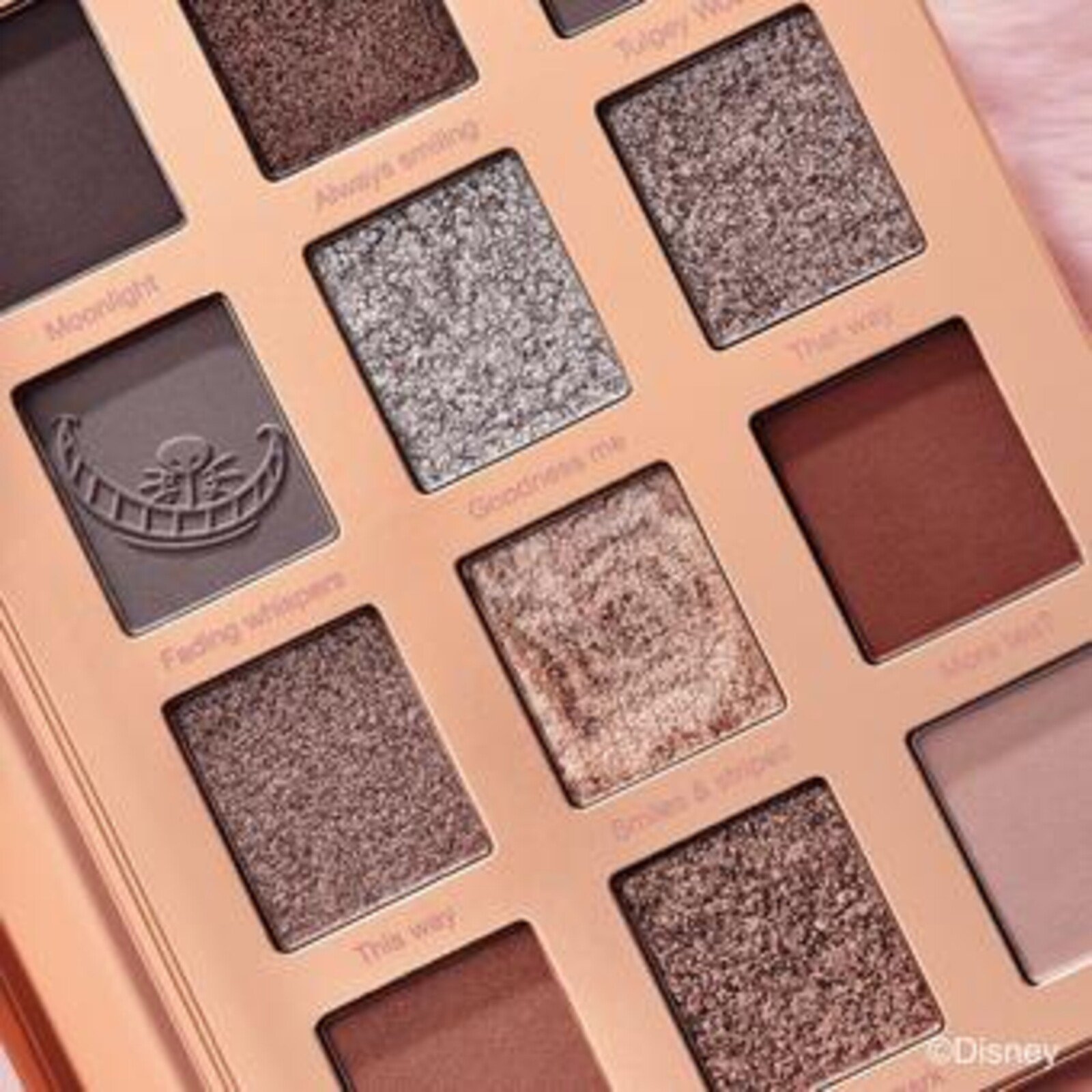 essence Disney Alice in Wonderland Paleta de Sombras de Ojos 01 All Smiles Here