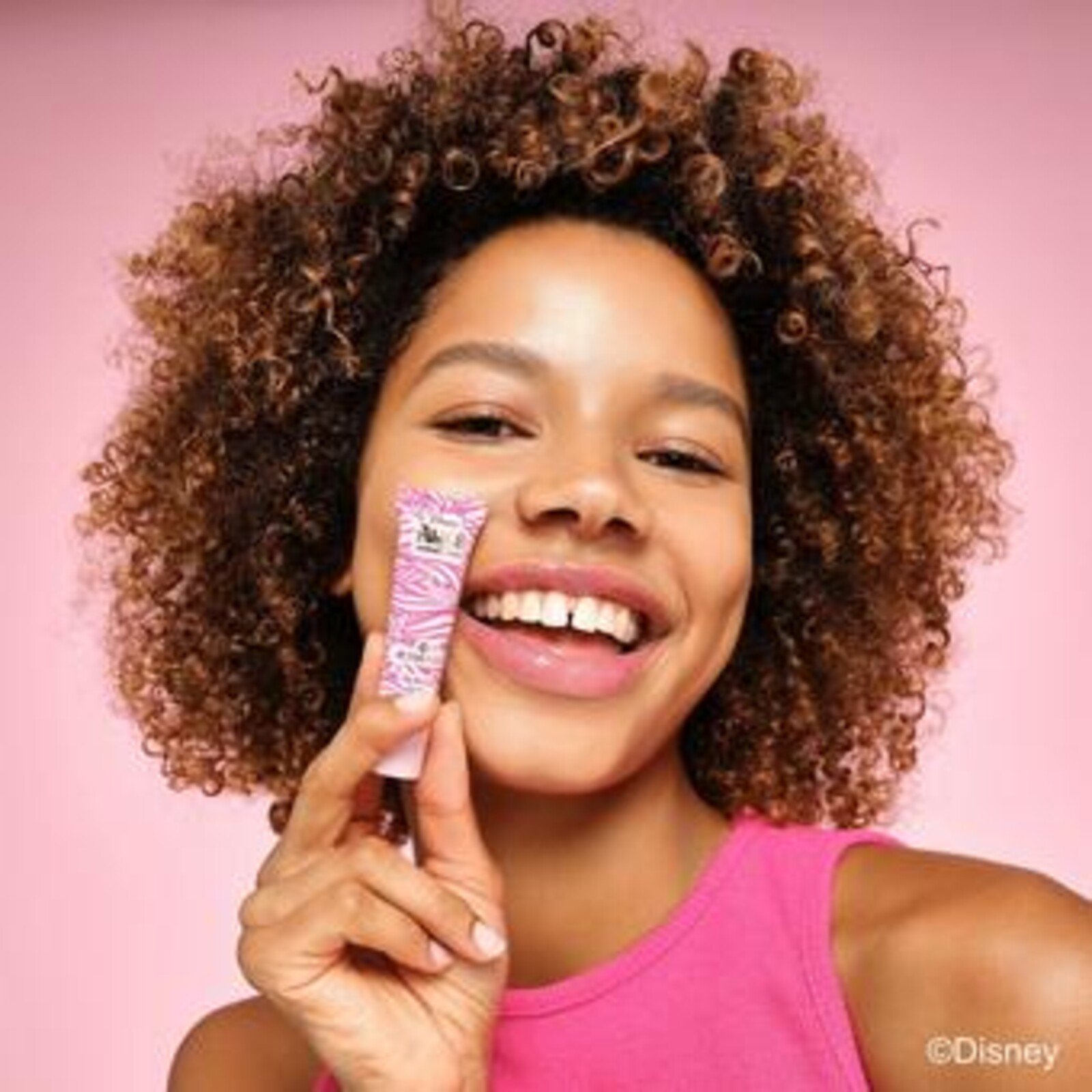 essence Disney Alice in Wonderland مقشر الشفاه 01 Smirk & Smile 10ml