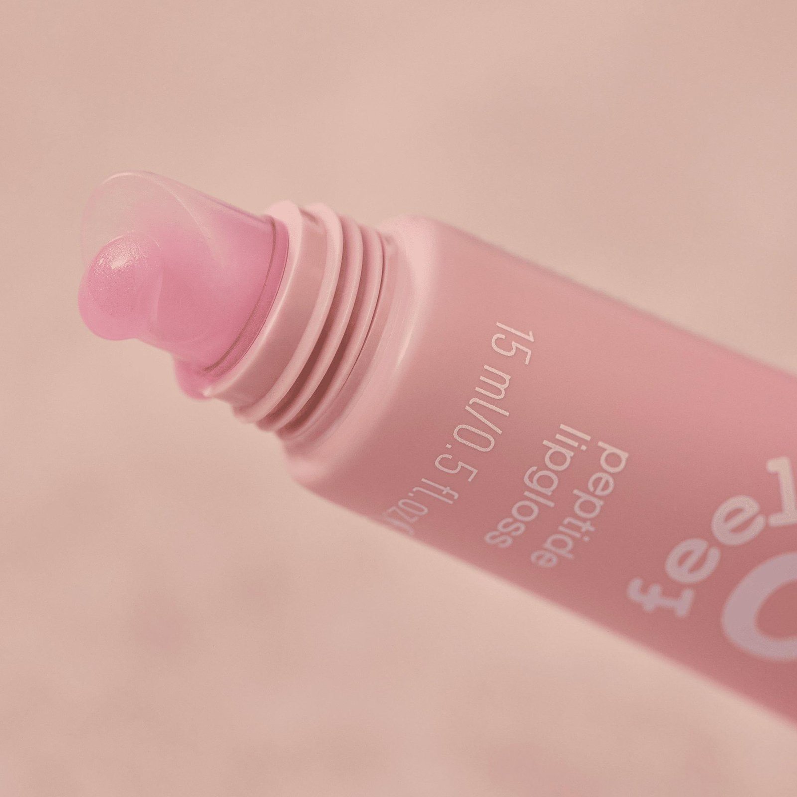 essence Feelin' Comfy Peptide Lip Gloss 01 Strawberry Self-love 15ml