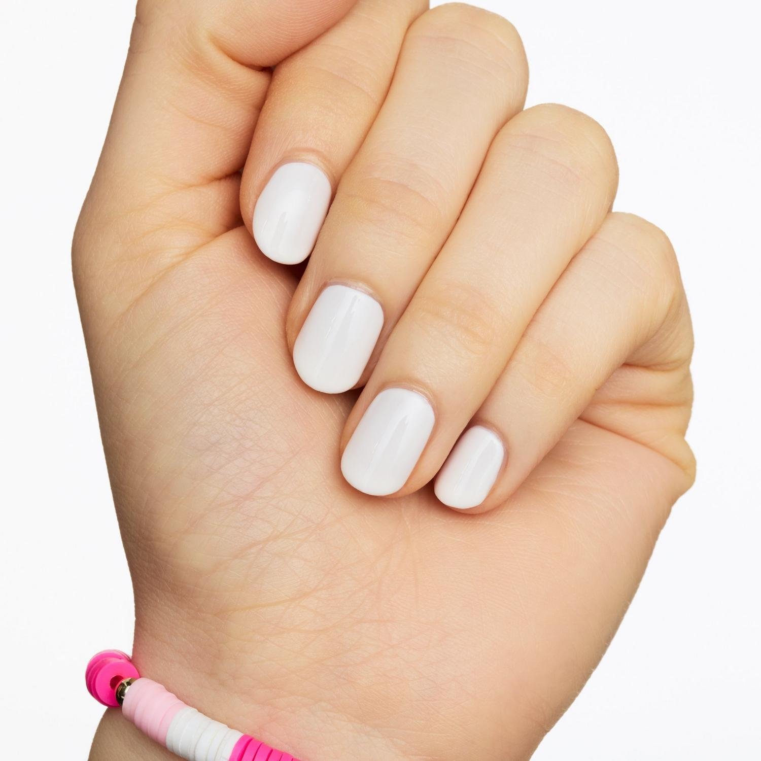 essence Gel Nail Color 03 icing ON THE CAKE 8ml