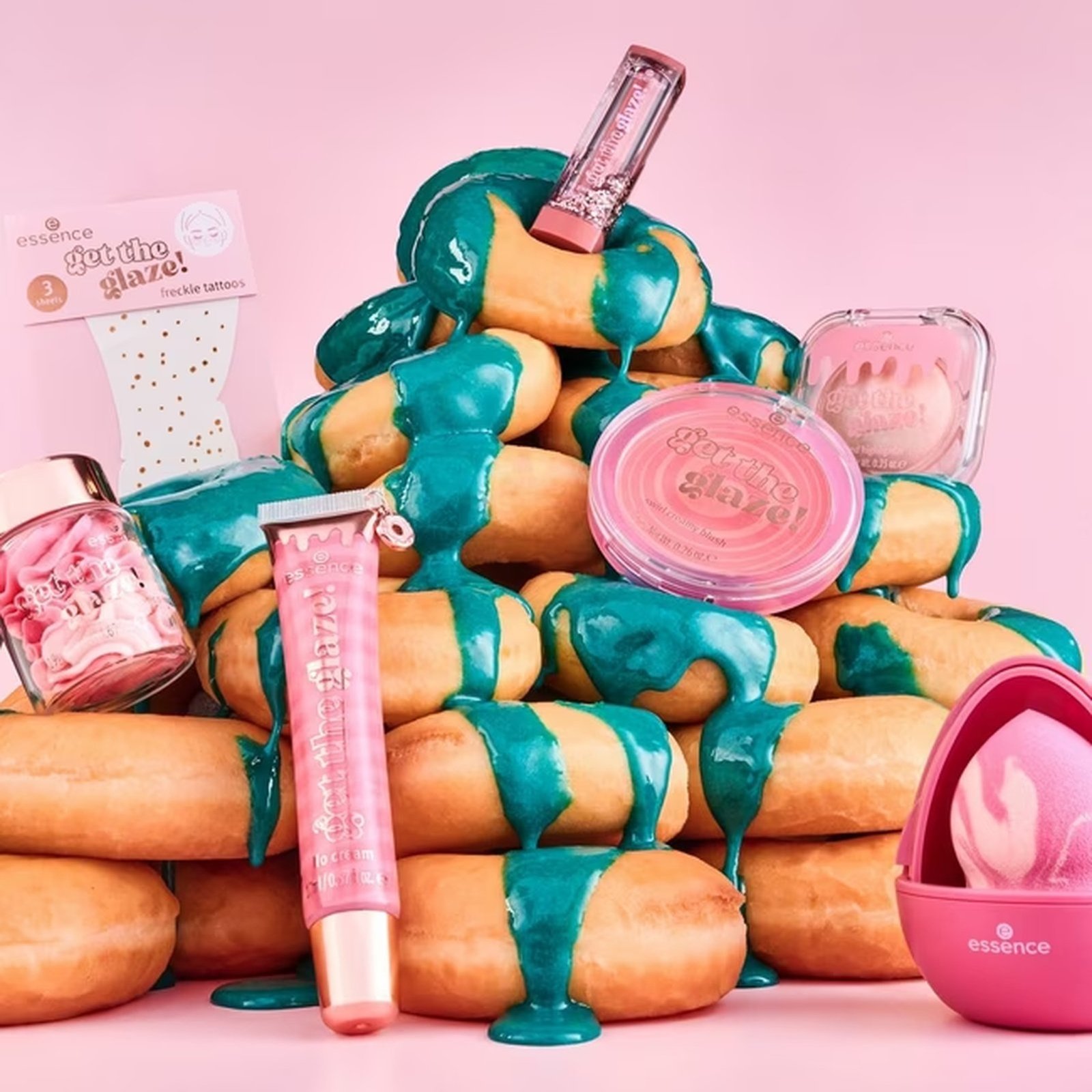 essence ¡Consigue el «Glaze»! Esponja de maquillaje y estuche 01 «Bake It & Glaze It»