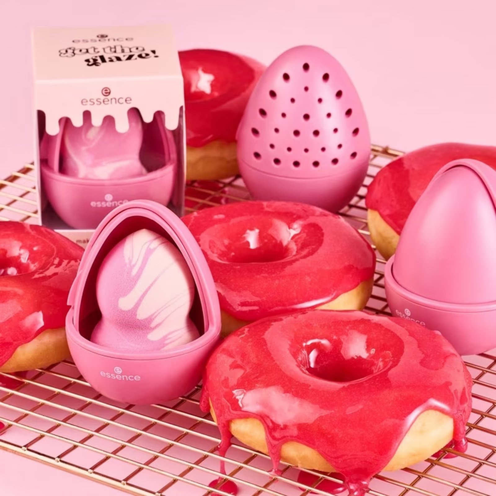 essence ¡Consigue el «Glaze»! Esponja de maquillaje y estuche 01 «Bake It & Glaze It»