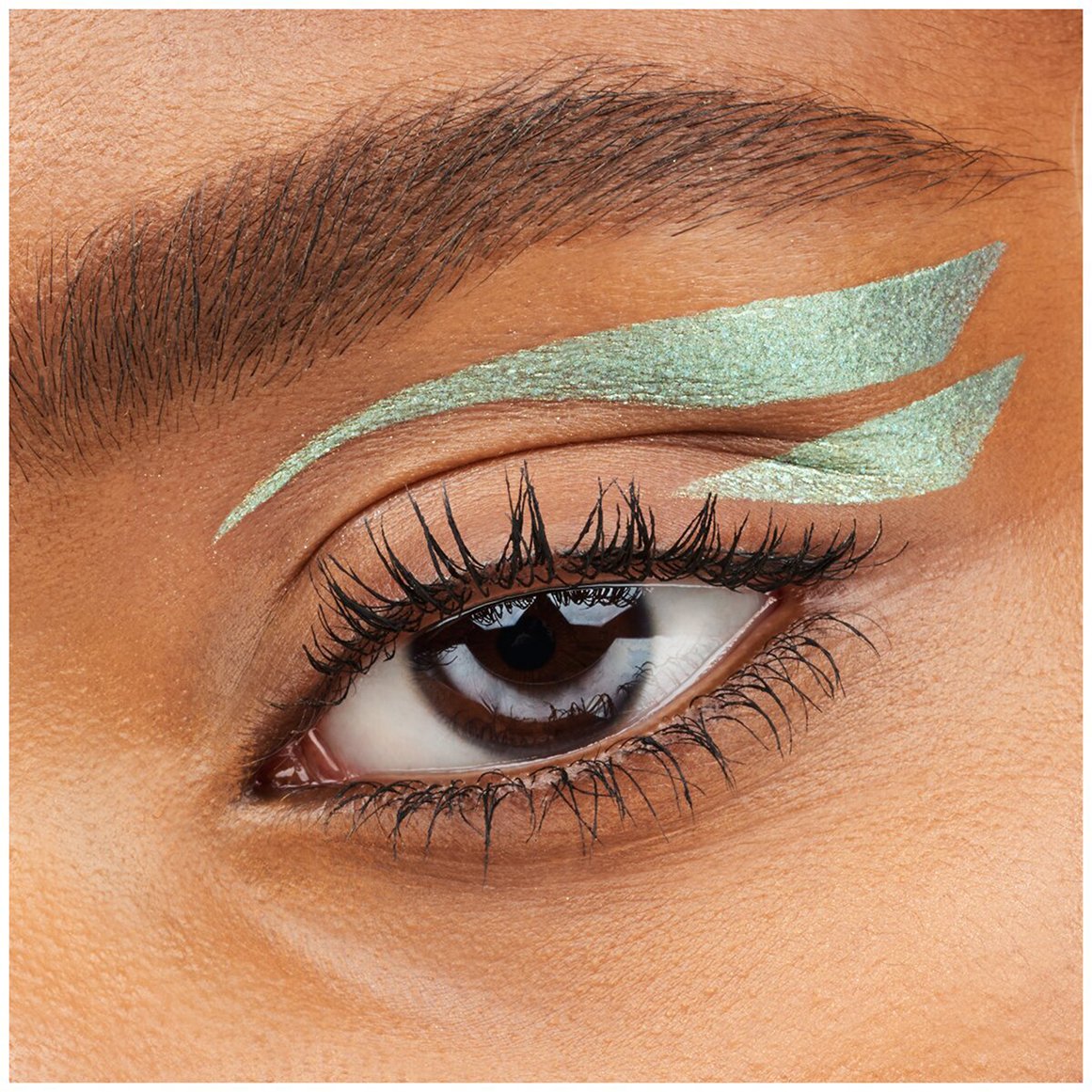 essence Luminous Eye Tint Flüssiger Lidschatten 06 Sparkly Jade 6ml