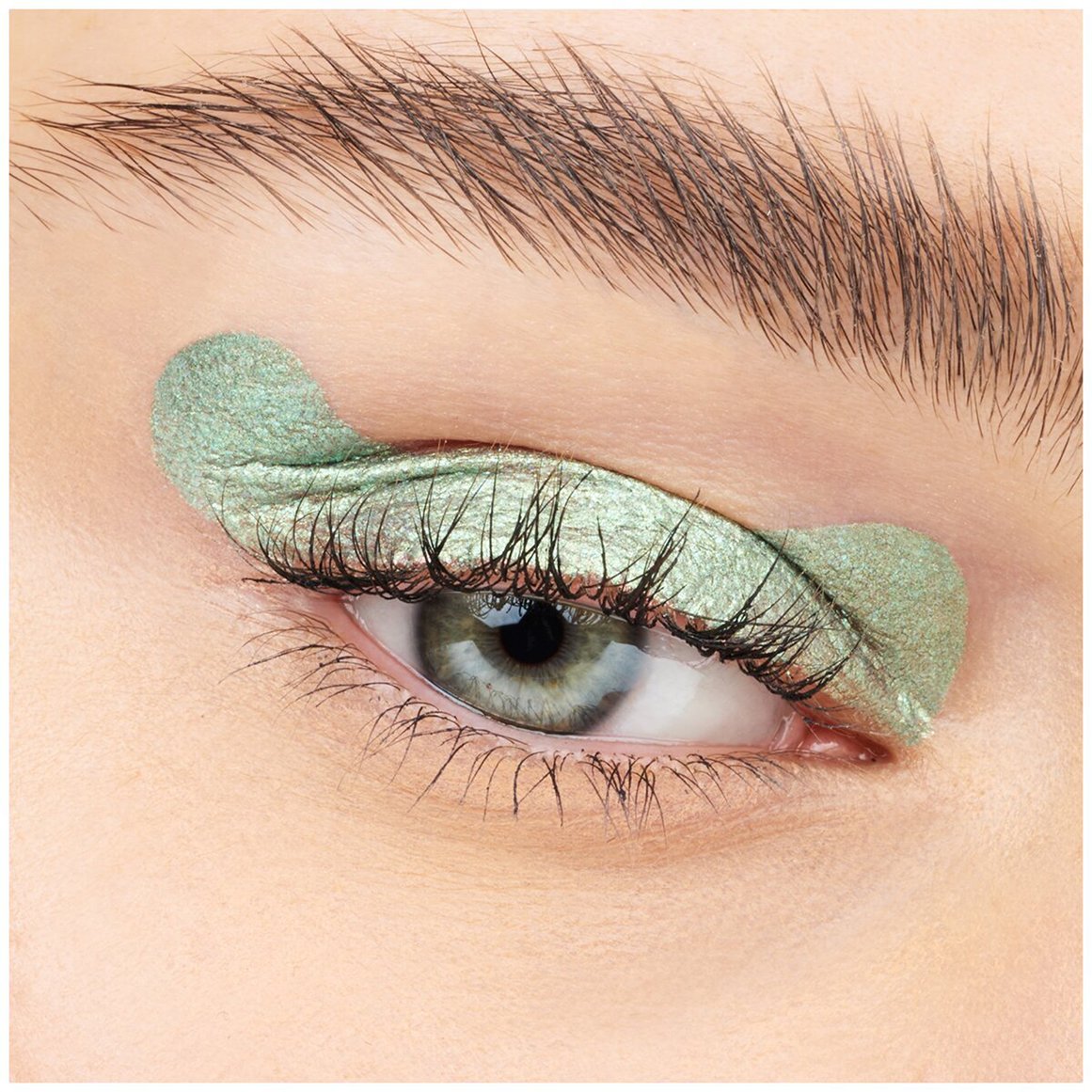 essence Luminous Eye Tint Flüssiger Lidschatten 06 Sparkly Jade 6ml