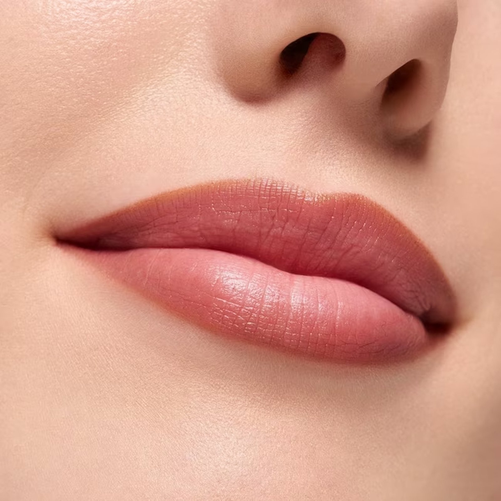essence POUTline قلم شفاه ناعم الانزلاق 04 Cocoa Me Crazy 0.62g