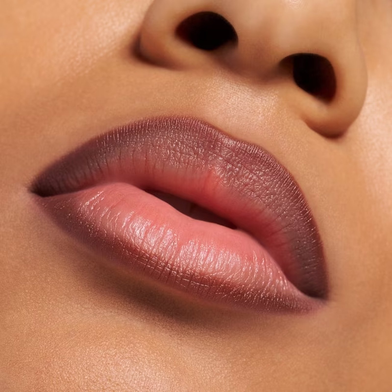 essence POUTline قلم شفاه ناعم الانزلاق 04 Cocoa Me Crazy 0.62g