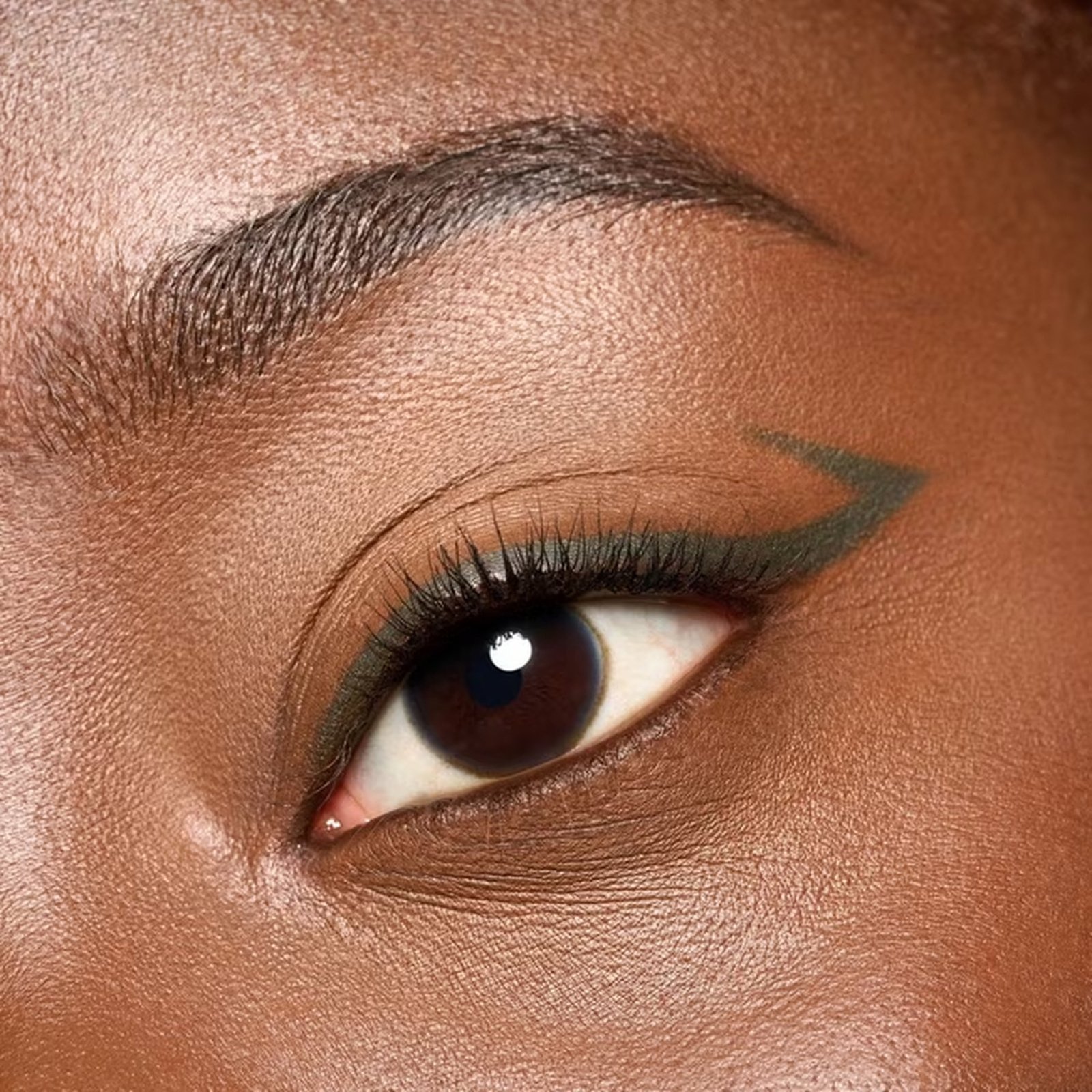 essence Satin Blend Gel Eyeliner 06 Deep Olive 0.22g