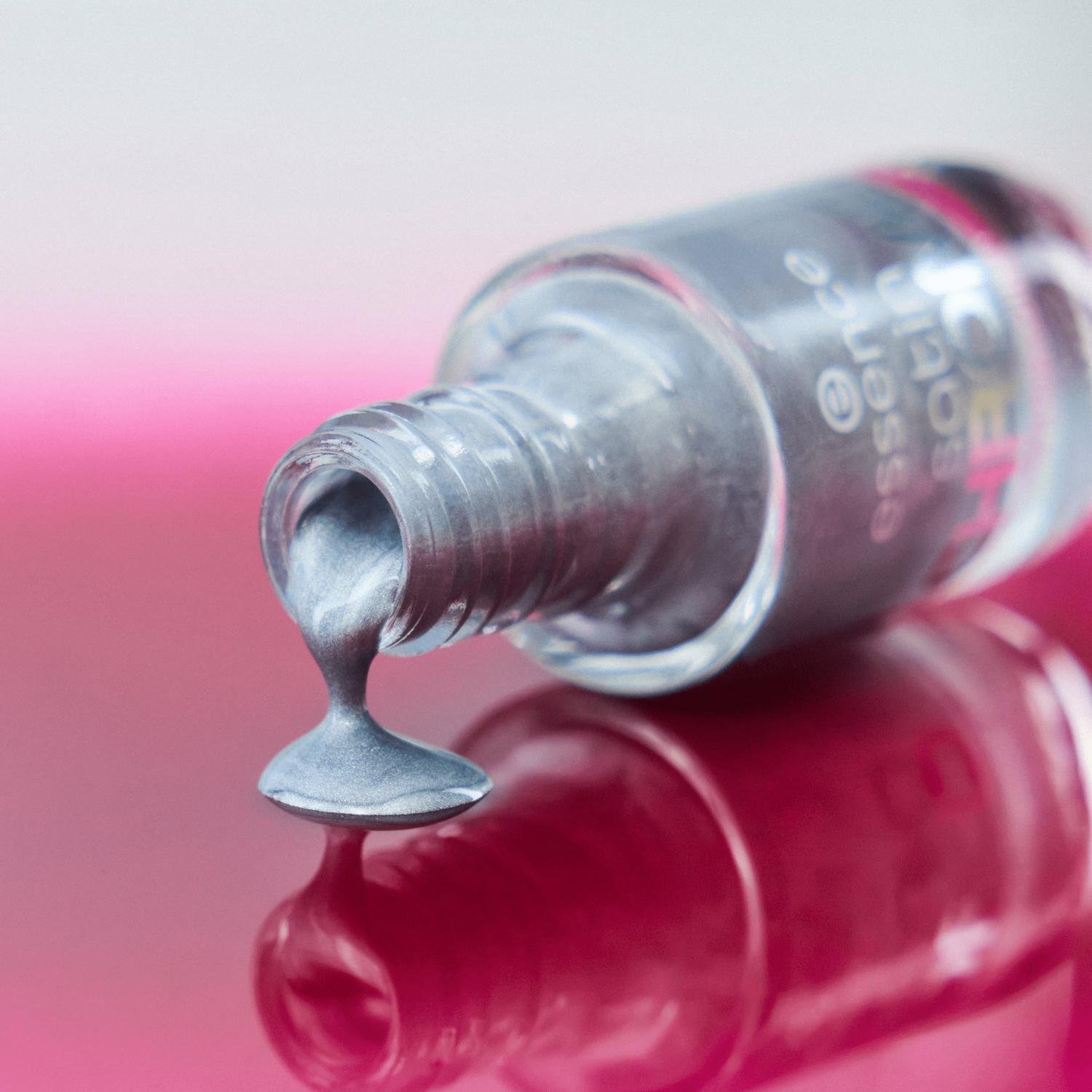 essence Satin Chrome Vernis à Ongles 04 SteelGPT 8ml