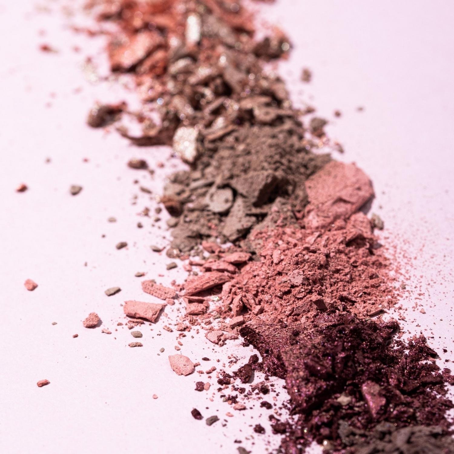 essence the ROSE Edition Eyeshadow Palette 20 Lovely in Rose 10g