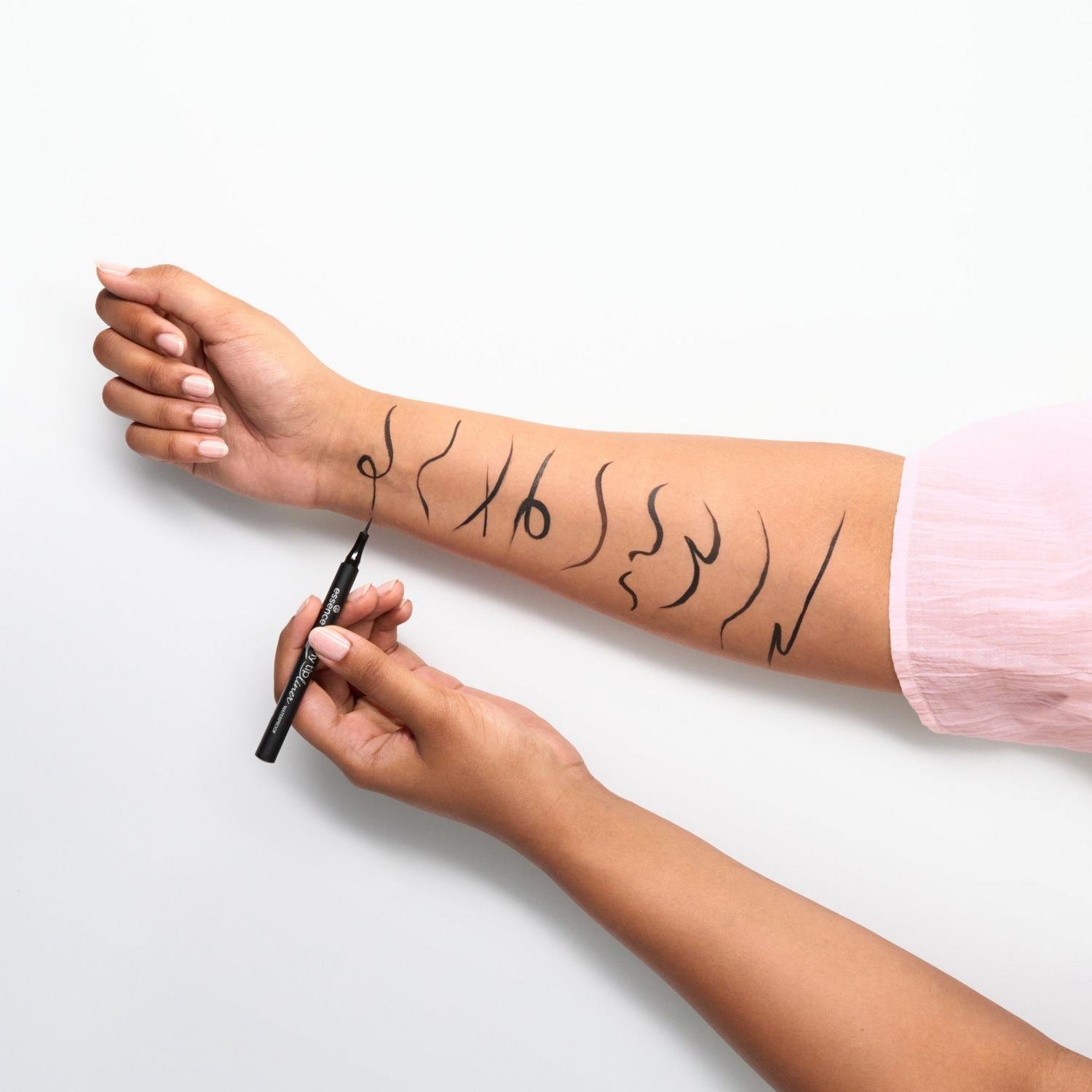 essence Tiny Tip Liner Wodoodporny Eyeliner 01 Deep Black 1.1ml