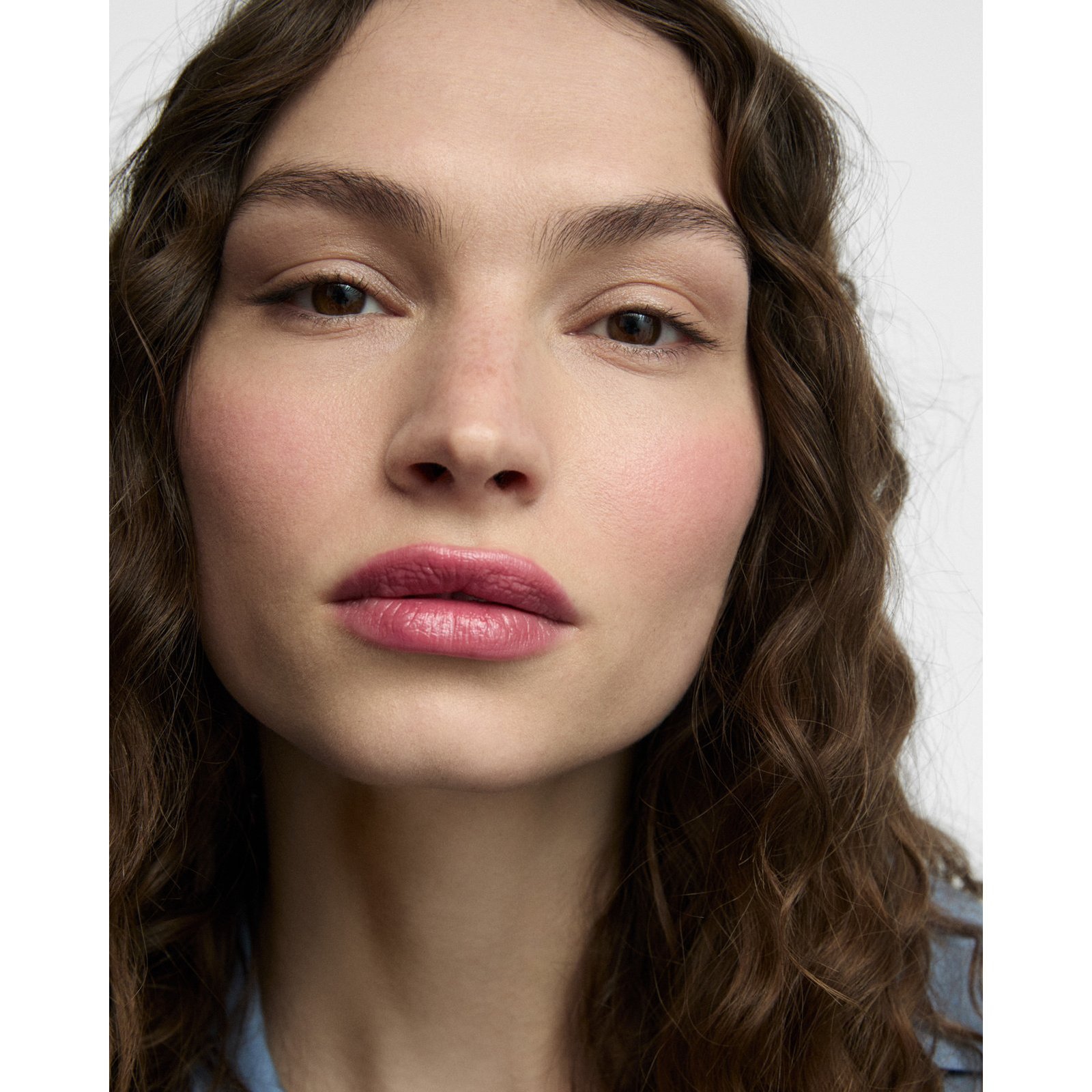 Balsam buzësh me ngjyrë Inglot Lip Volume 122 Sunlit Pink 2g