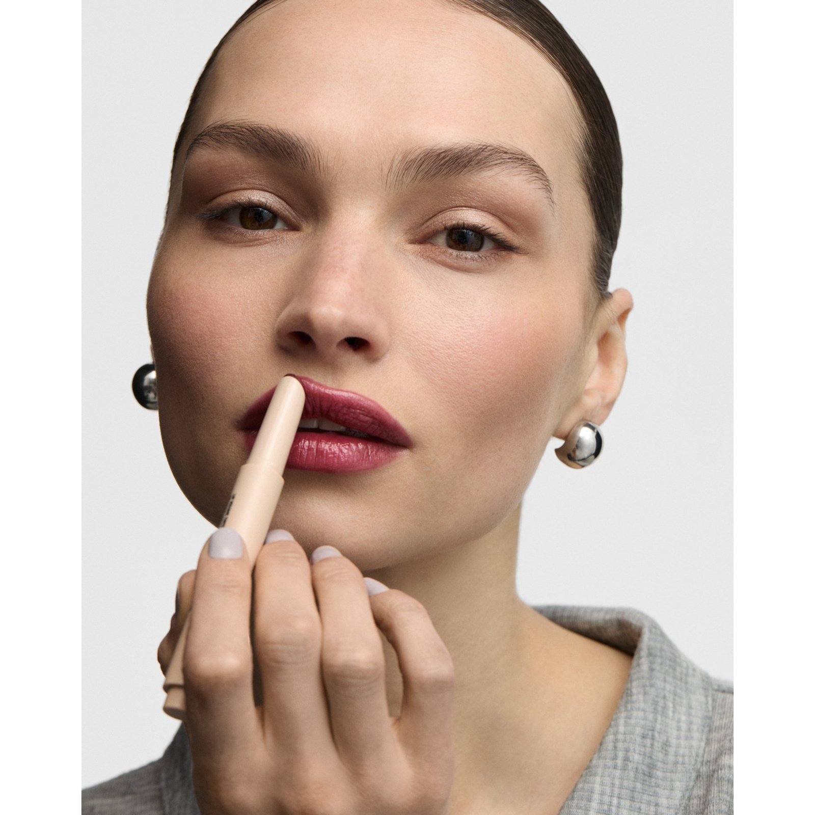 Balsam buzësh me ngjyrë Inglot Lip Volume 128 Mocha Glow 2g