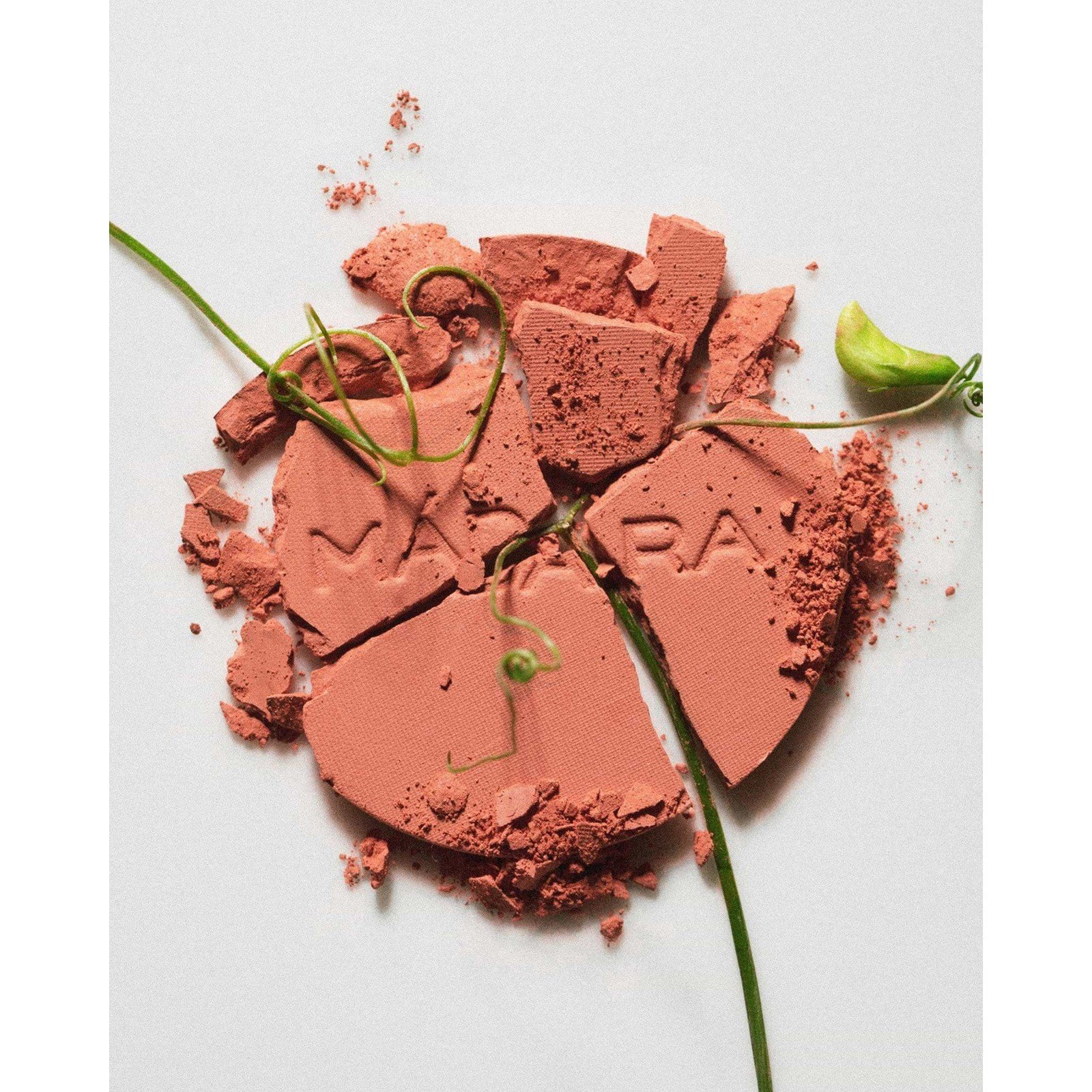 Mádara Magnetic Blush Colorete Mineral Para Mejillas 1 Fierce Flame 6g
