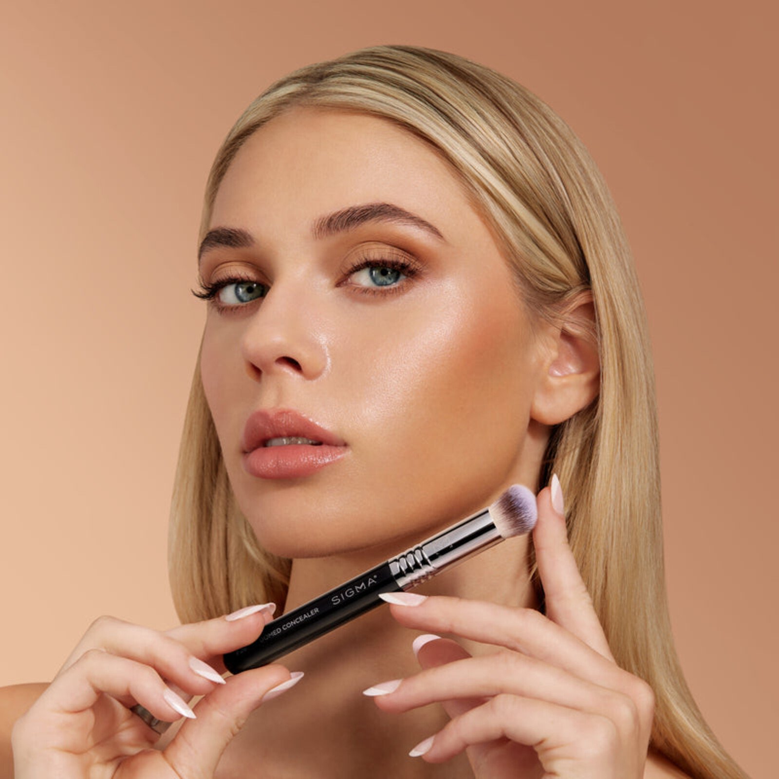 Sigma Beauty فرشاة كونسيلر بطرف مقبب F26 عدد 1