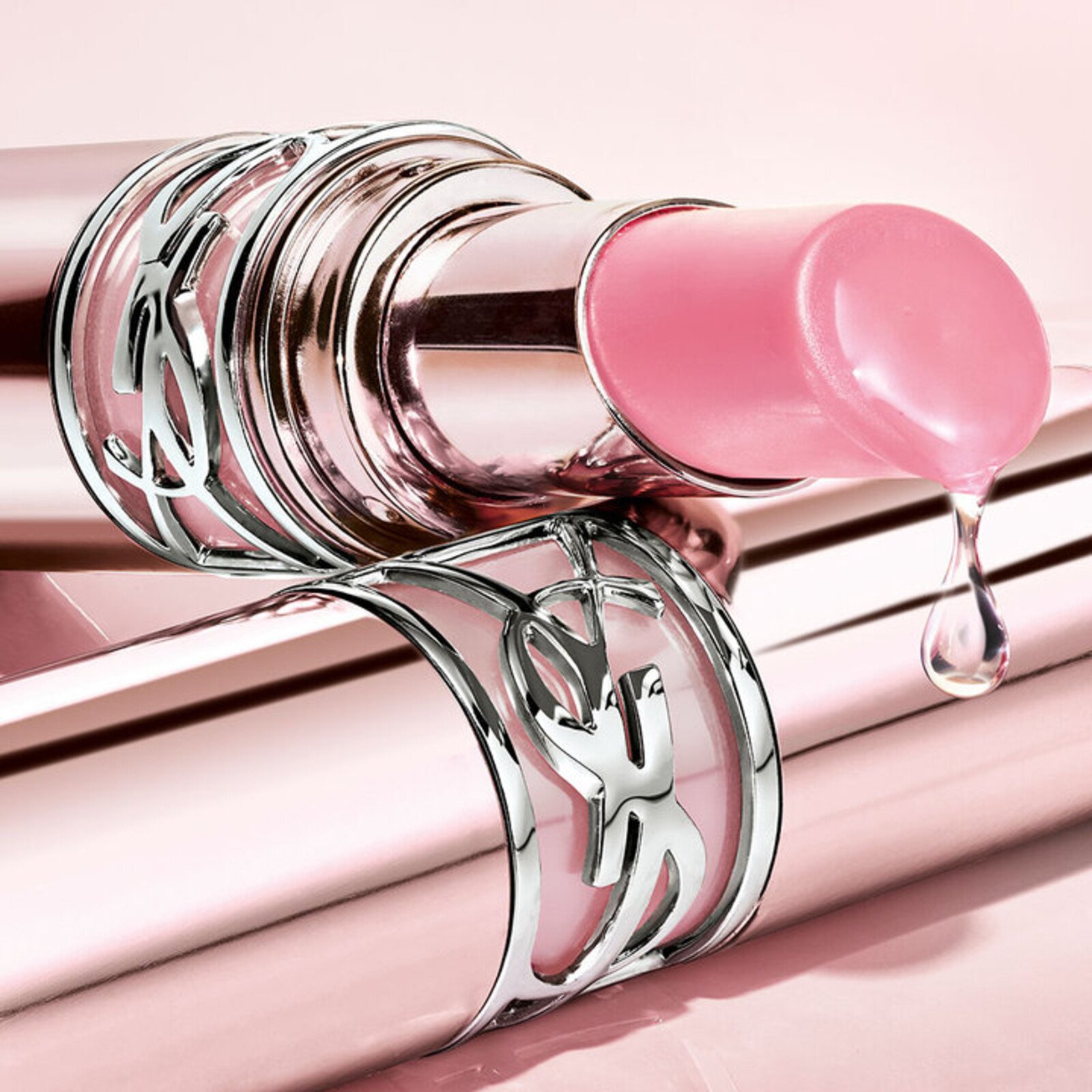 Yves Saint Laurent Loveshine Candy Glow بلسم الشفاه بلون ولمعان شفاف للعناية بالشفاه 44B Nude Lavallière 3.1g
