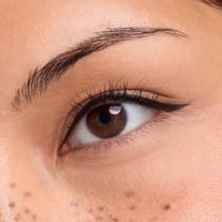 Catrice قلم تحديد العيون بفرشاة Hyper Liner 010 Classic Black 0.52 مل