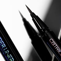 Catrice قلم تحديد العيون بفرشاة Hyper Liner 010 Classic Black 0.52 مل
