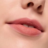 essence BLUR Crème à lèvres mate « Soufflé » 02 Spice Filter 3,6 ml