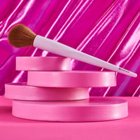 essence Blush & Highlighter Brush 01 It's Glow Time