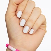 essence Gel Nail Color 03 icing ON THE CAKE 8ml