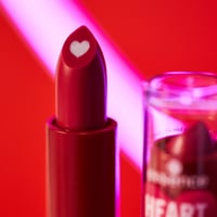 essence Heart Core Fruity Lip Balm 05 Bold Blackberry 3g