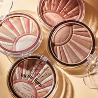 essence Poudre illuminatrice « Kissed by the Light » 02 Sun Kissed 10 g