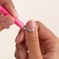 essence The Cuticle Trimmer