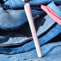 essence The Jeans Club Lip & Cheek Silicone Brush 01 POV: In Love With Jeans