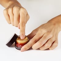 NUXE Rêve de Miel بلسم شفاه بالعسل مغذٍّ ومُصلِح للغاية 15g