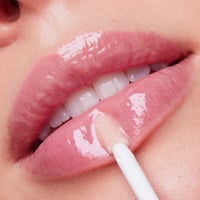 NUXE Suero labial voluminizador Very Rose con estuche y colgantes, 8 ml (0.27floz)